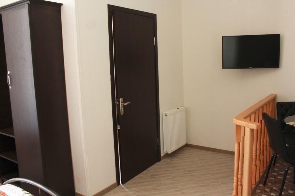 Guest House On Gia Abesadze Street Tbilisi Esterno foto